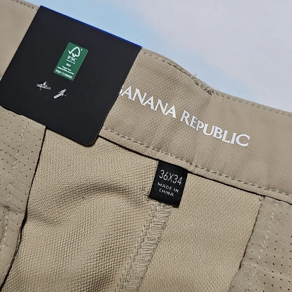 Banana Republic Men's Flat Front Khaki Chinos Size 36x34 New